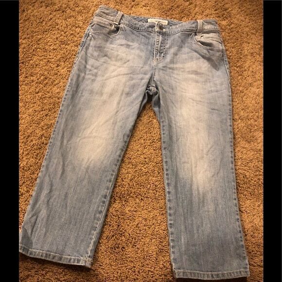 Chico’s platinum denim stonewashed capris - Picture 1 of 6